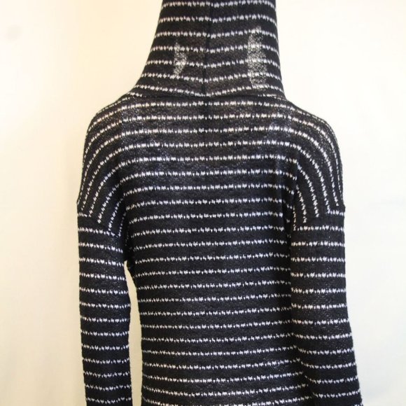 Elan Sweater - Super light/Super Cute - Picture 8 of 9